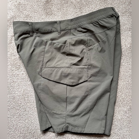 Mens Lululemon 8” Utility Cargo Shorts Size 38 - Picture 9 of 13